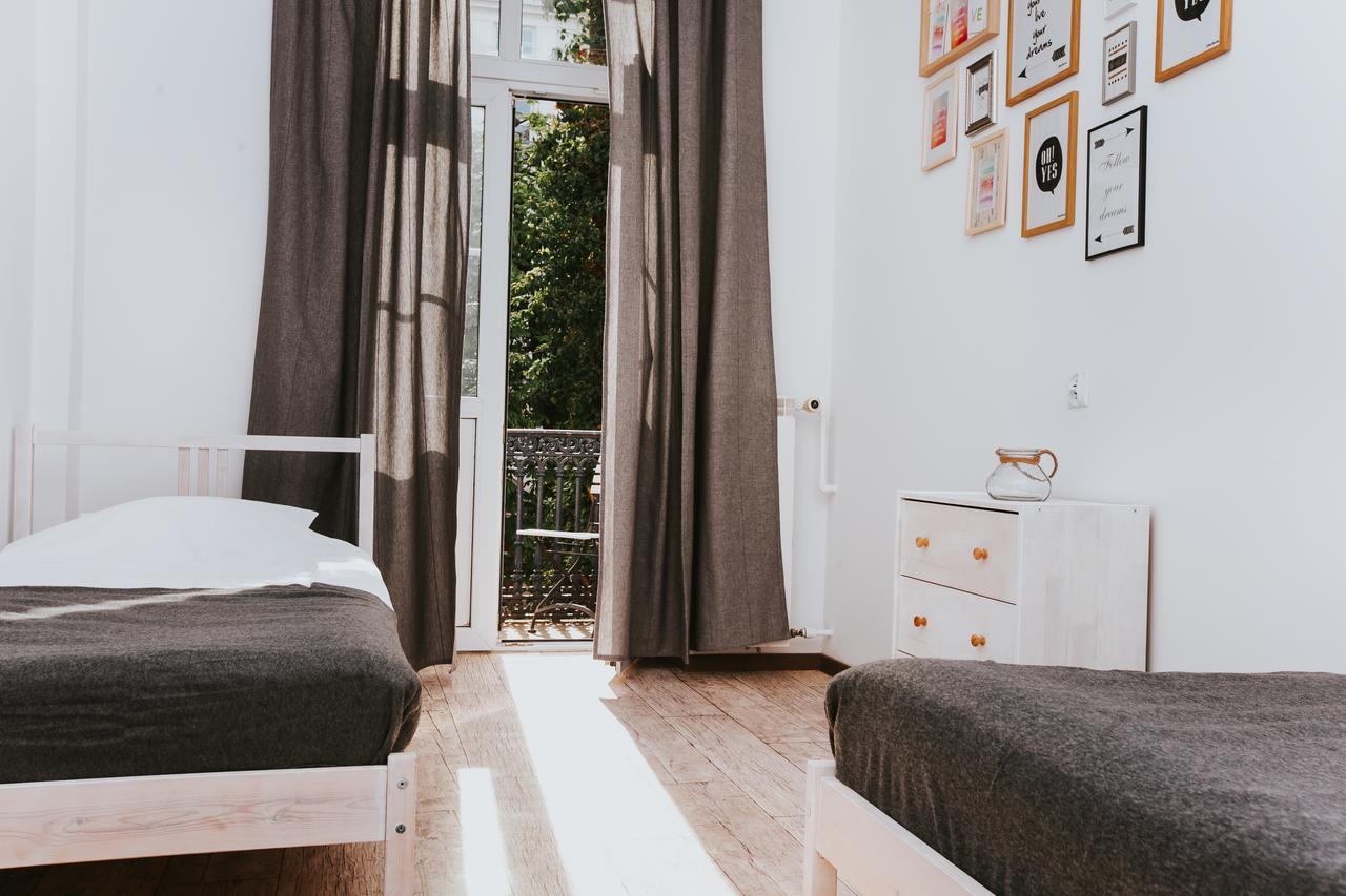 Erasmus Dorm Hotel Varsó Kültér fotó