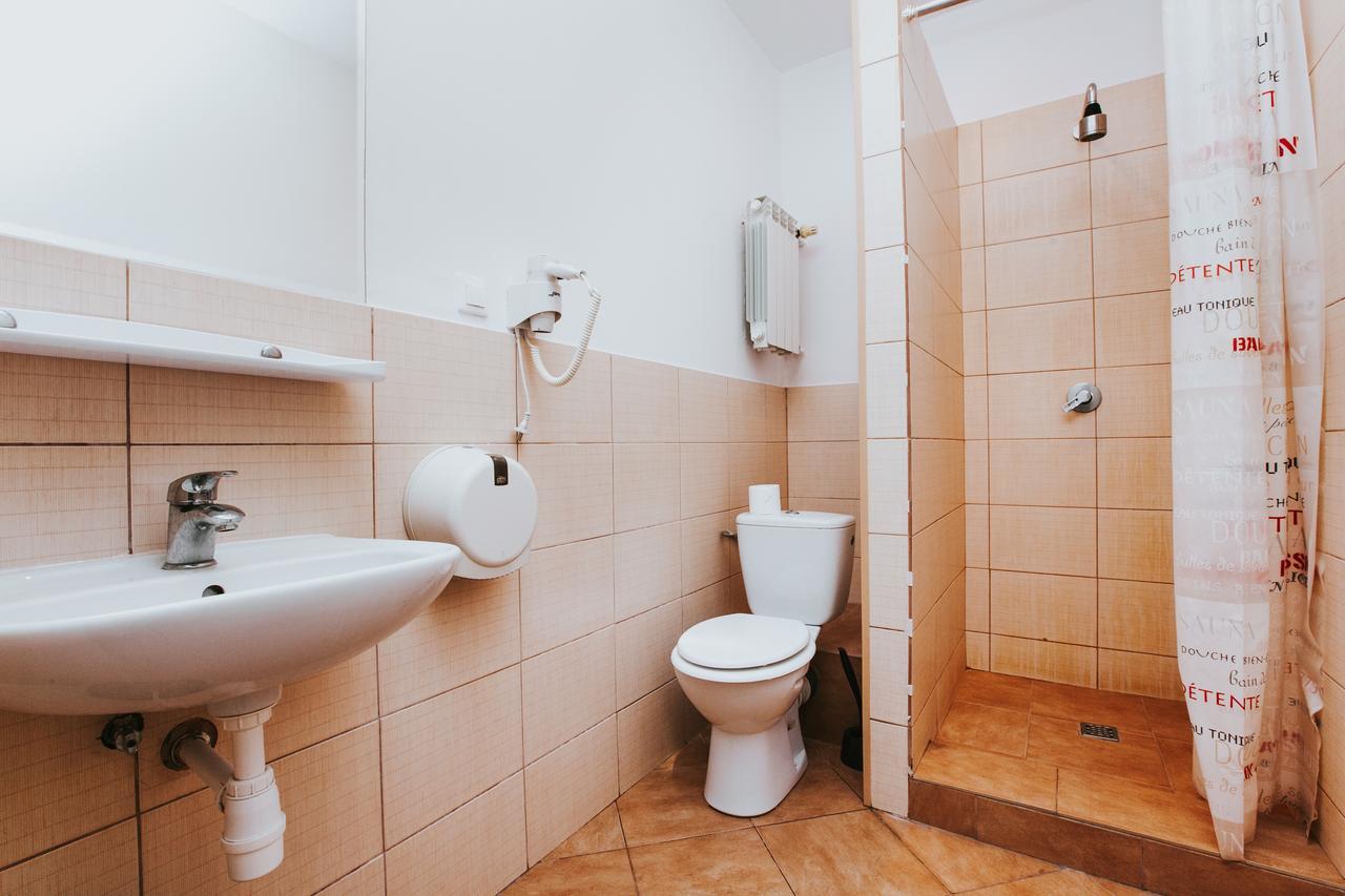Erasmus Dorm Hotel Varsó Kültér fotó